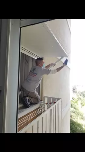 התקנת דוקרנים להרחקת יונים